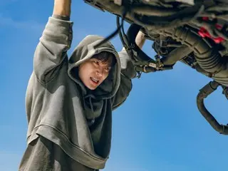 Lee Junho (2PM) dengan kekuatan supranaturalnya dan Lee ChaeMin serta Kang HanNa yang karismatik merilis foto-foto promosi untuk "CASHERO".