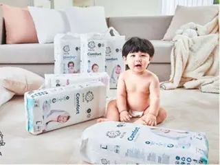 Putra aktor Shim Hyung-Tak, Haru, menjadi model iklan popok... bayi yang sehat dan menggemaskan.